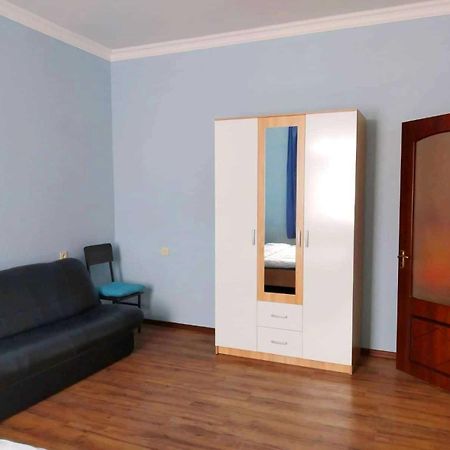 Apartment Near Sasundci Davit Metro Station Yerevan Ngoại thất bức ảnh