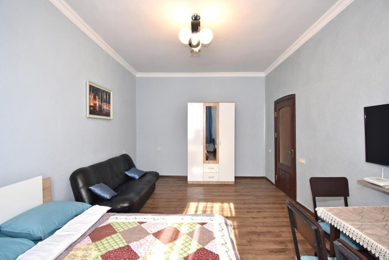 Apartment Near Sasundci Davit Metro Station Yerevan Ngoại thất bức ảnh